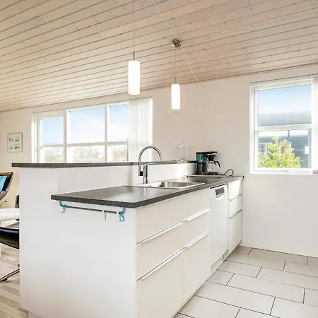 4 Bedroom Stunning In Lokken