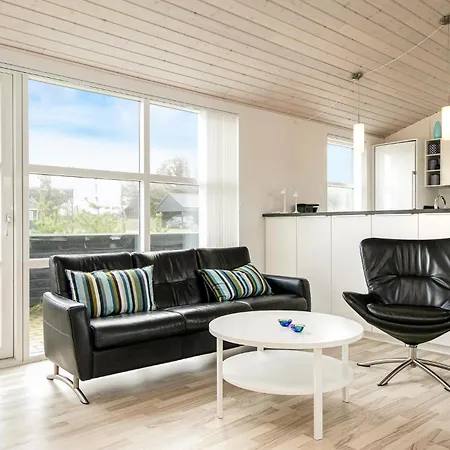 Engdraget With Fireplace Holiday home Lokken