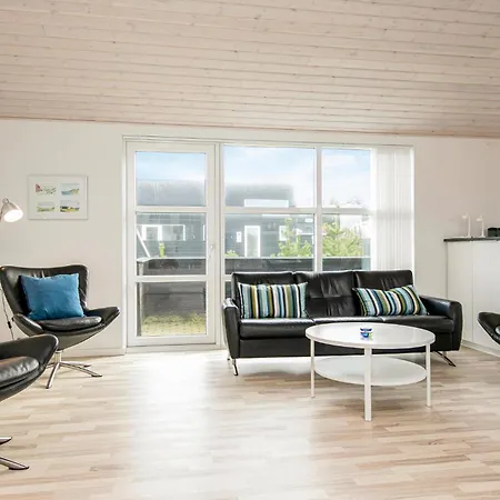 4 Bedroom Stunning In Holiday home *