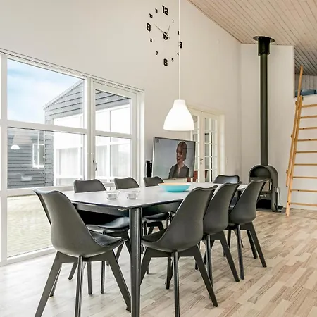 Engdraget With Fireplace Lokken